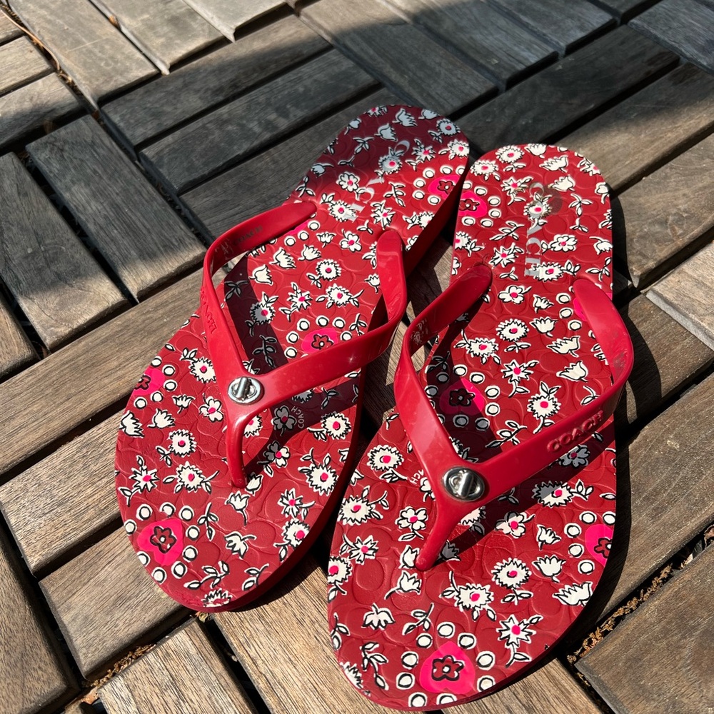 Coach Flip flops
Good used condition, only worn a few times